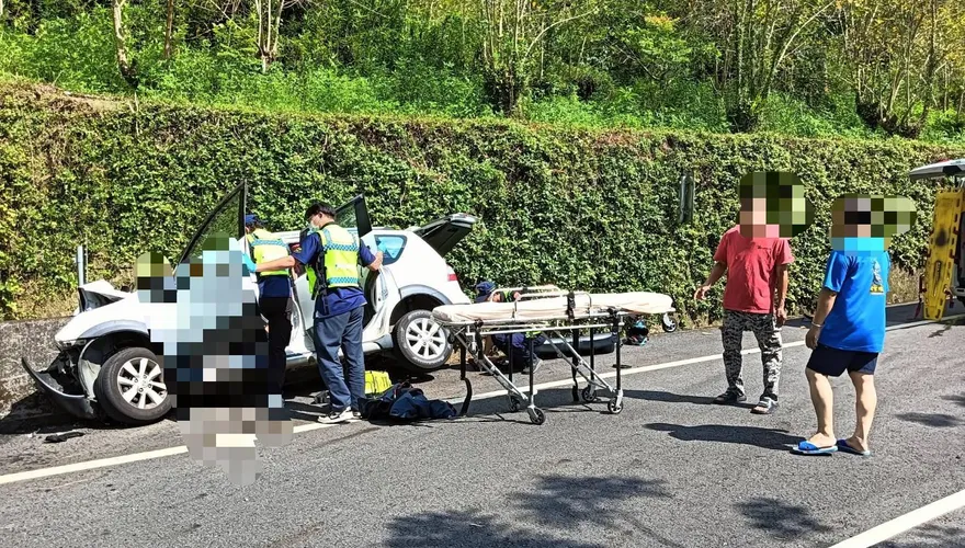 影/天人永隔畫面曝！嘉義台3線車插進護欄「夫死妻命危」