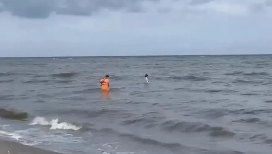 台中女緩慢步入海中！海巡火速救援成功阻憾事