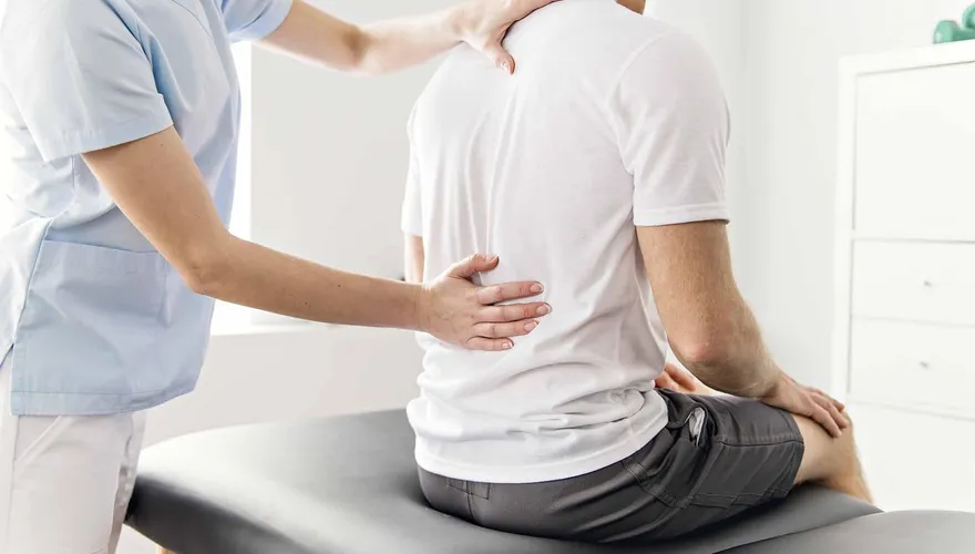 中年男腹痛...竟是癌王轉移　醫：背痛「彎腰緩解、躺平更糟」是警訊