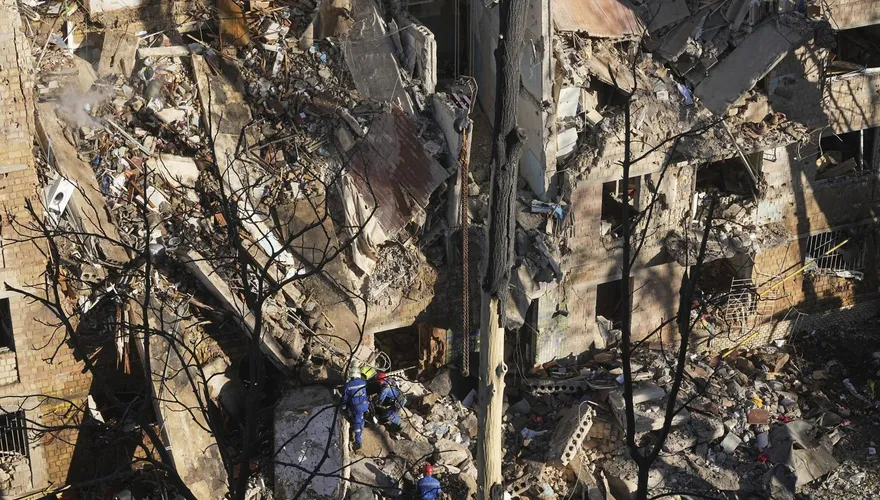 俄又攻擊平民！基輔遭飛彈無人機襲擊　住宅被毀5死多傷