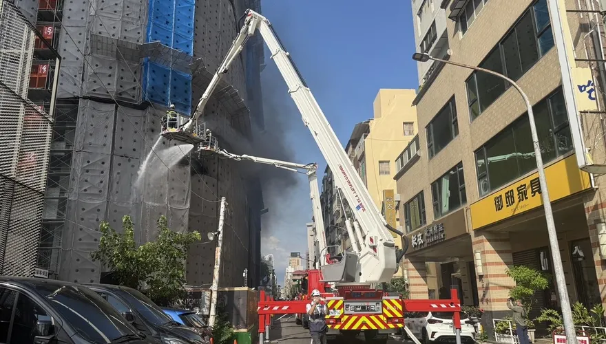 高雄工地驚傳火警　現場傳出爆炸聲黑煙狂竄