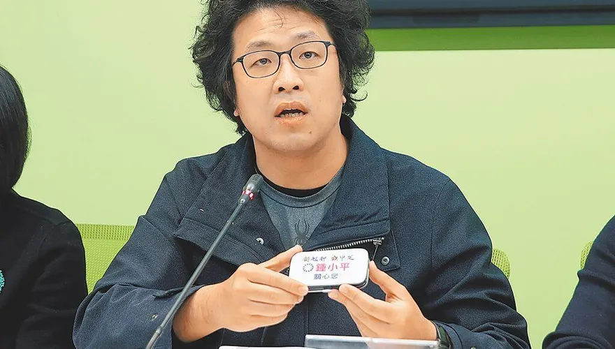 青鳥頻獵巫公審街拍路人！沈伯洋稱「有警覺是好事」網傻眼開轟了