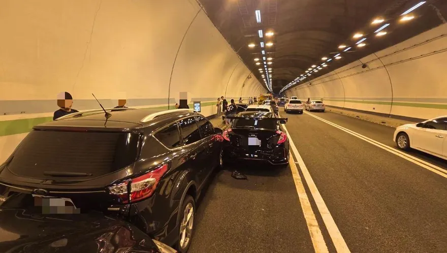 國3中寮隧道9車連環追撞　國道警：疑未保持安全距離