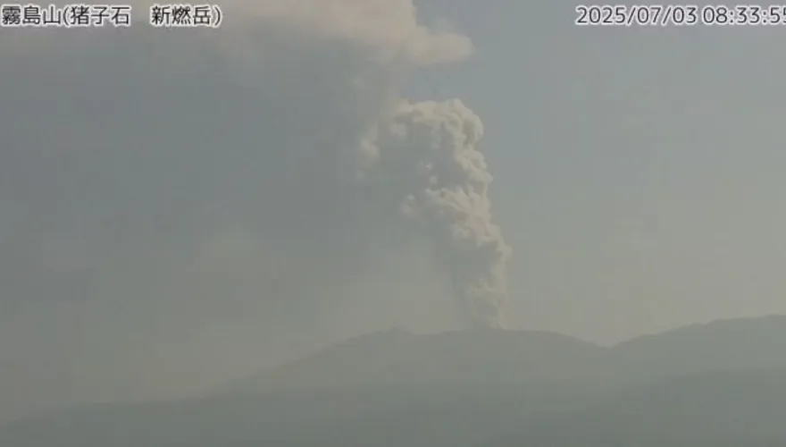 日新燃岳火山連日噴發！煙灰竄1500米　航班取消影響逾千人