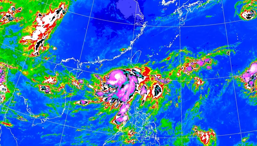 丹娜絲持續增強「上看中颱」　若中心登陸風雨相當強