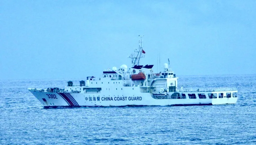 影/大陸海警船航入東沙水域　「雲林艦」併航監控驅離