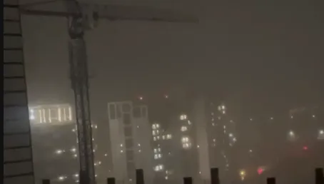 影/直擊！台南塔吊颱風天狂轉　變身高空巨型「竹蜻蜓」
