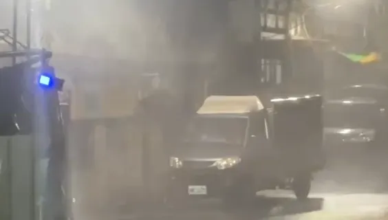 影/丹娜絲襲嘉義！市區現罕見強風　 貨車停路邊被吹到撞車