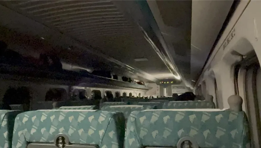 丹娜絲颱風來襲！高鐵列車一度受困　旅客驚呼像在搭船