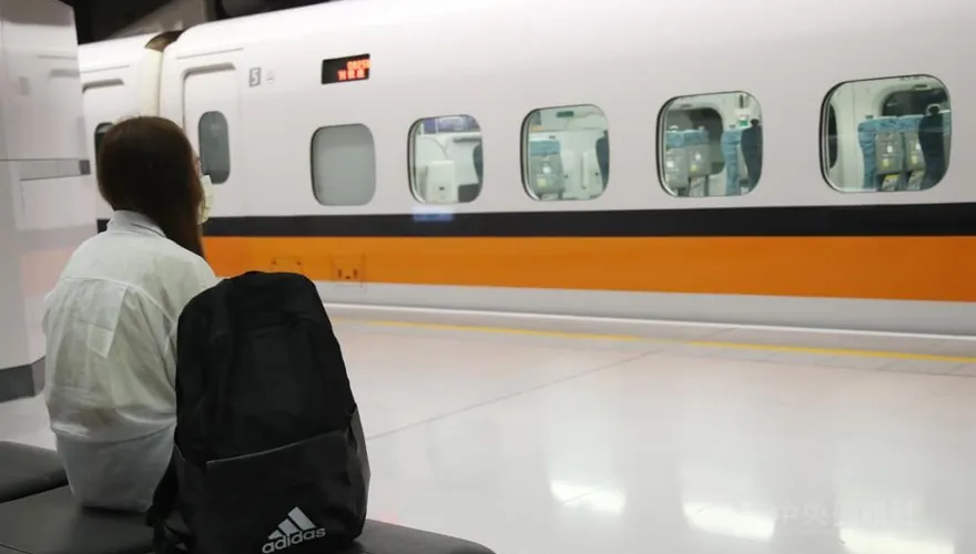 民眾注意！搭高鐵看影片須戴耳機　9/22起勸不聽可拒載