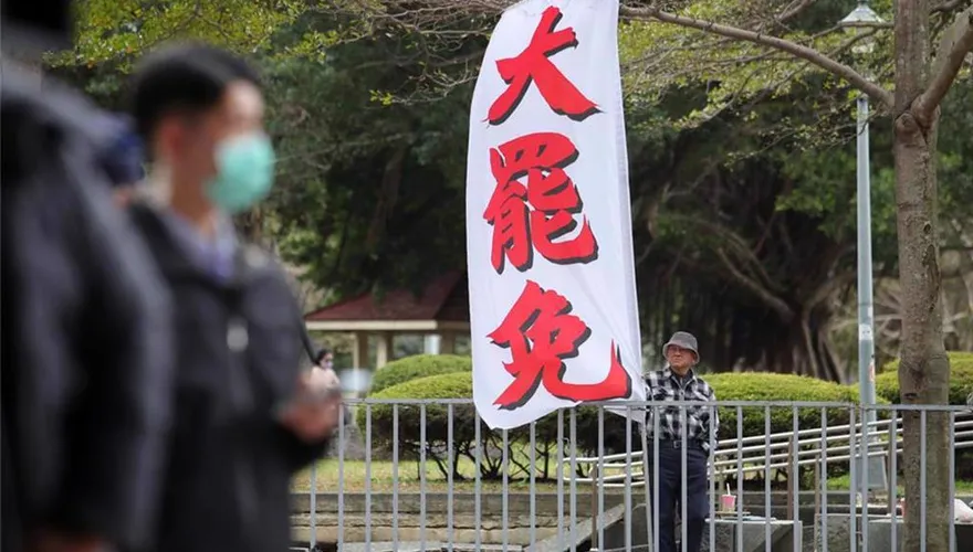「青鳥街頭霸凌老榮民」影片炎上了！ 網酸爆賴清德