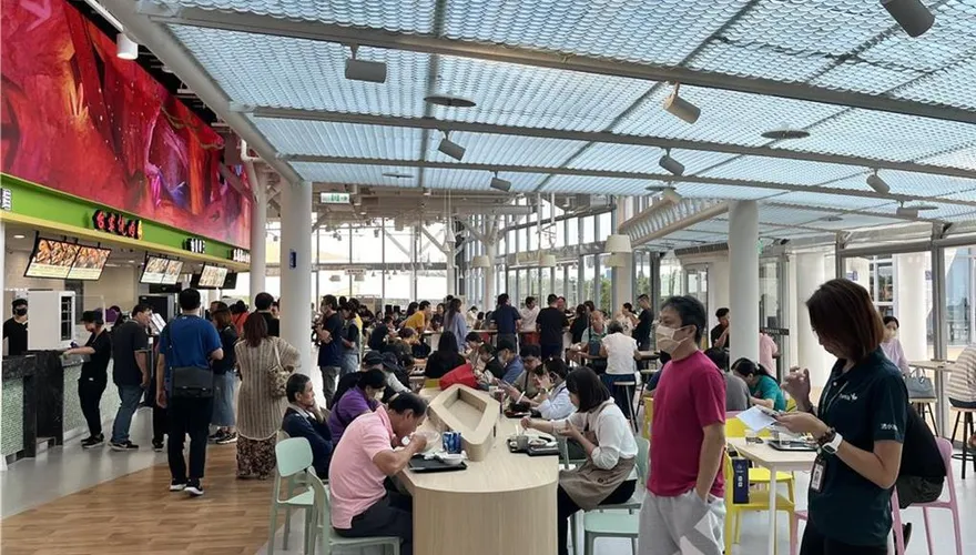 他赫見清水服務區「拖把擦桌」驚呼奇景　業者：全面消毒