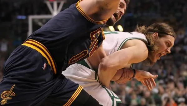 NBA/斑馬帶刀侍衛來了！馬刺換得「折手哥」　10年前他斷人左手