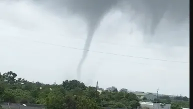 影/屏東出現海上龍捲風　萬丹人超驚豔