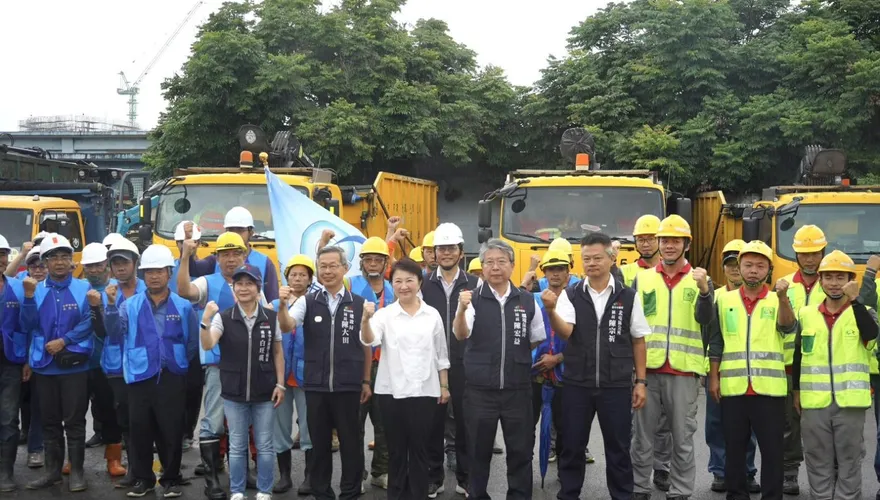 盧秀燕組「台中隊」馳援災區　網友喊：媽媽市長比中央還忙
