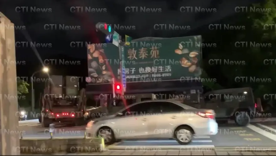 獨/顧立雄要去拜拜？ 漢光演習連兩天車關　愛國者飛彈車罕見擦撞民宅