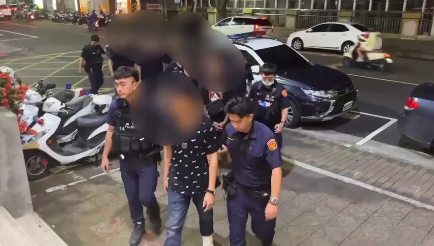 影/竟拿假貨陰我！新莊6砍2流血衝突　全因「鹽巴調包毒品被贓到」