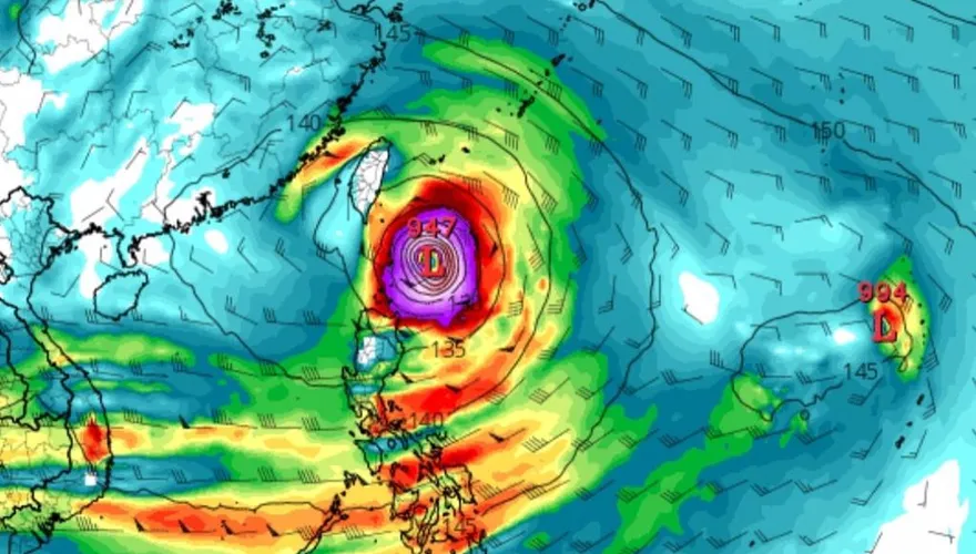 下週末天氣不穩？颱風窩訊號增強　專家：水氣比上波更多