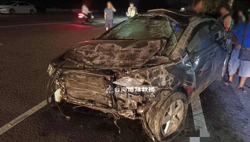 影/現世報！台南死亡車禍「駕駛噴出」10分鐘前射殺爸