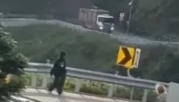 影/武嶺觀景台前溜滑板　男2度前空翻狠摔