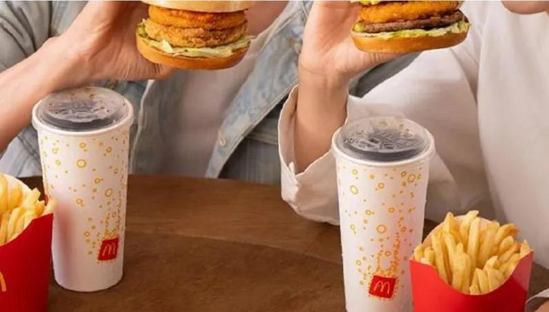 麥當勞外送飲料「杯蓋換紙封膜」爆網怒　業者：尚在試驗