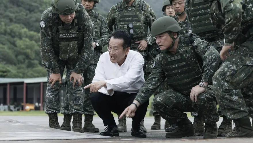 顧立雄視導漢光　花蓮佳山基地空軍跑滑道搶修曝光