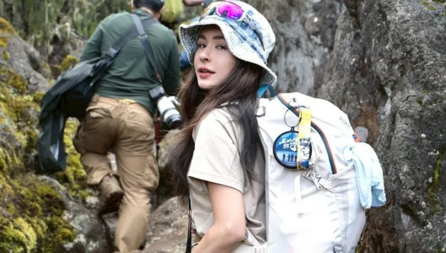 雷艾美非洲登山「嚴重缺氧」遇險！同伴嚇壞：以為快斷氣