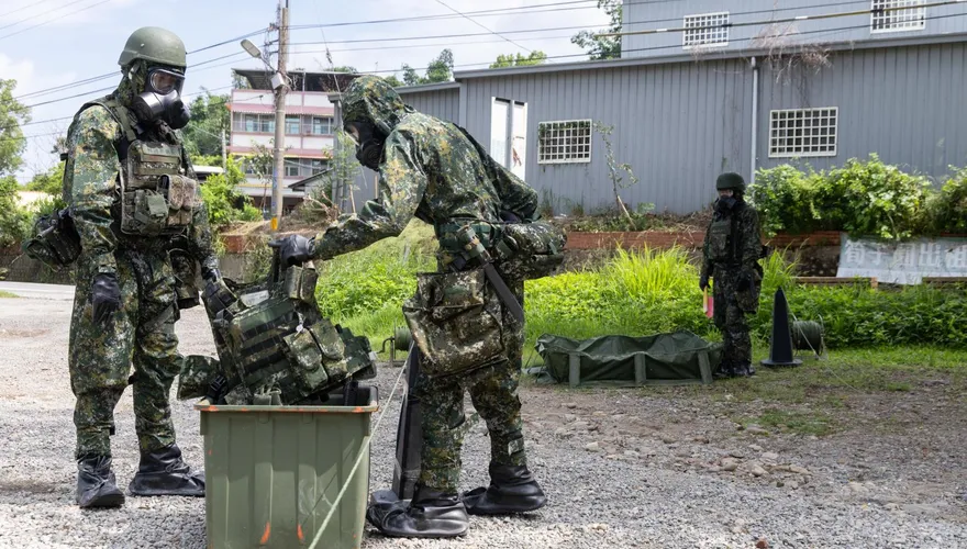 漢光演習因應核生化威脅　第36化兵群清消官兵裝備污染