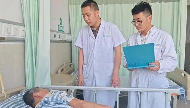 農忙累了坐在石頭上休息十秒　陸老婦臀部被「燙糊了」須植皮