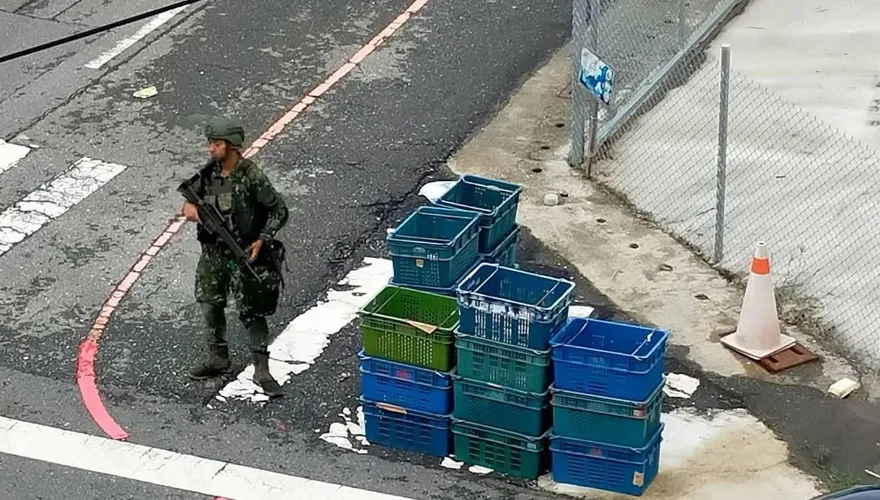 漢光演習「疊菜籃蓋黑布」當掩體？軍方回應：偽裝警戒哨