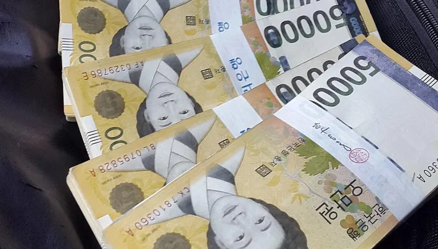 南韓暴雨　消防員救災竟拾獲543萬紙鈔急尋失主