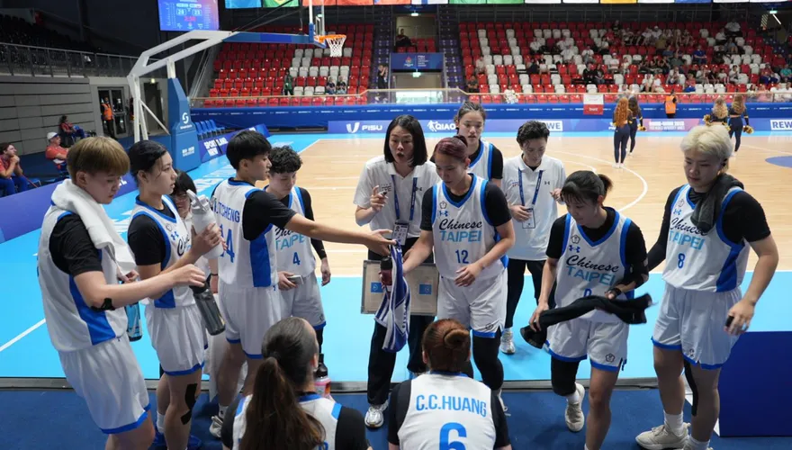 世大運/中華女籃錯失首勝！板凳席上3件球衣藏洋蔥