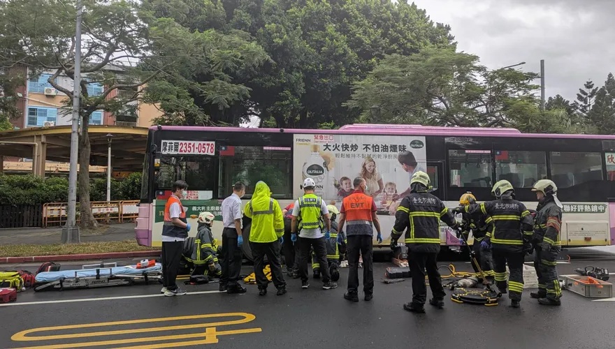 影/得賽跑求生？乳癌權威慘遭公車撞死　事發路口燈號秒數遭疑