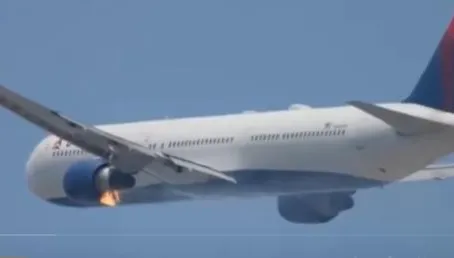 影/達美航空客機起飛後引擎起火急返航　空中燃燒畫面曝