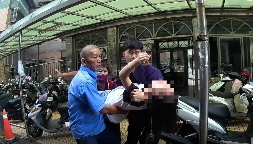 影/台南越女留學生突過敏「無法呼吸」！警民合力搶命