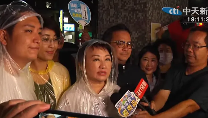 回防台中陪黃健豪車掃反罷！盧秀燕：726投不同意向政府怒吼