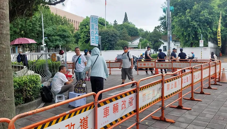 柯文哲裁定延押後首開庭　小草大集結！陳佩琪太傷心不來旁聽