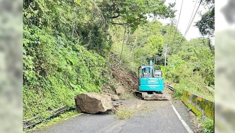 大雪山林道路13.3公里處土石滑落　唯一通路全面阻斷