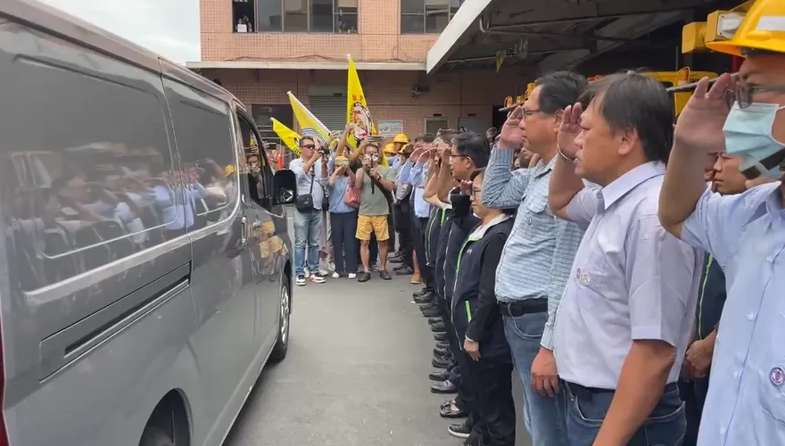 影/「浩克，一路好走！」　台電同仁敬禮淚別殉職英雄