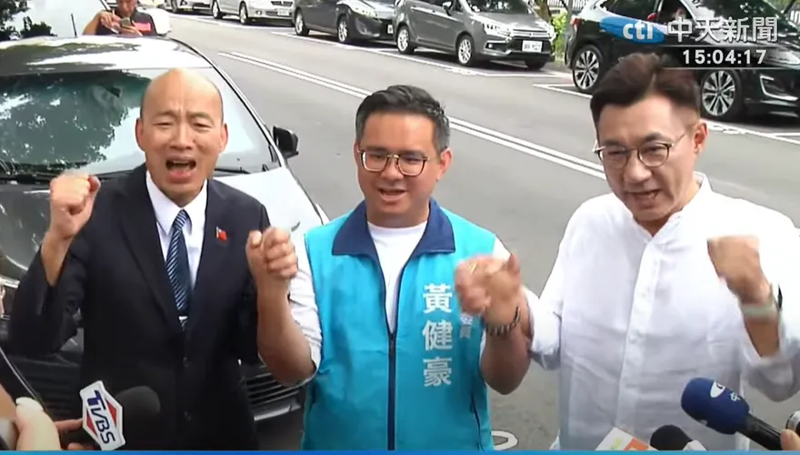 影/立法院正副院長合體！韓國瑜衝台中「搶救」黃健豪