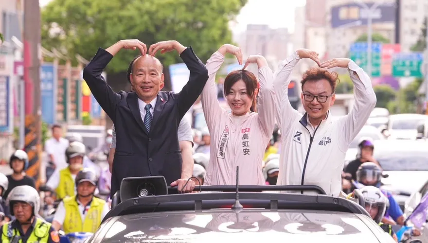 韓國瑜赴新竹挺高虹安　車掃花絮超暖護花舉動獲盛讚