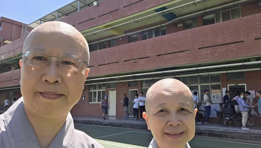 性廣法師從深山趕回市區投票　釋昭慧：坐禪不忘救國