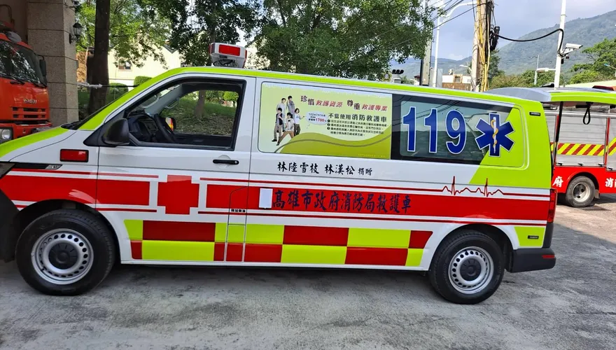 血濺湖內！高雄82歲老翁機車失控重摔　電桿旁慘死檢警相驗