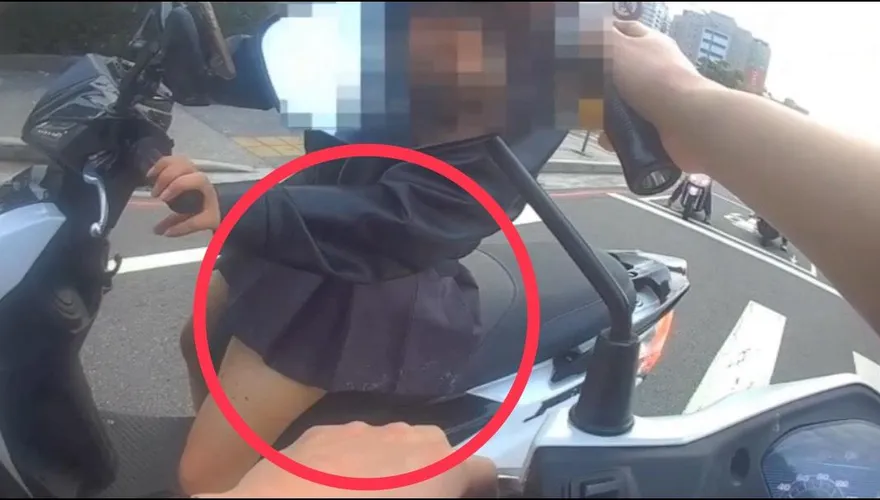 影/台中辣腿妹酒駕被逮　竟是「嘔吐物」沾裙露餡