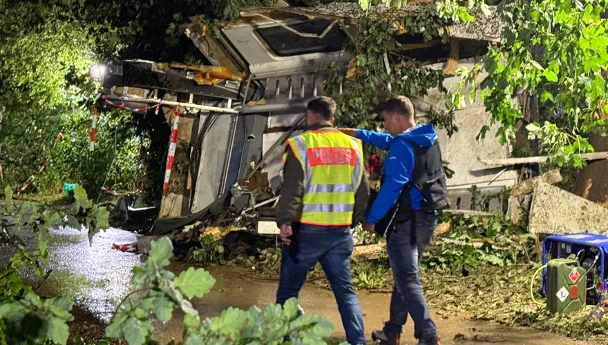 德國百人列車驚傳出軌　至少3死