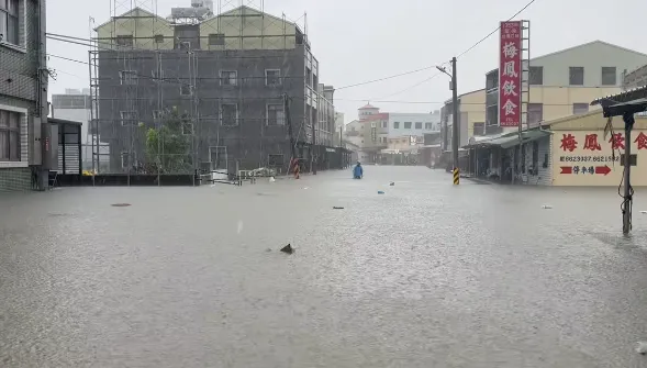 不斷更新/豪雨狂襲！3縣市成水鄉澤國　白河大竹國小停班課