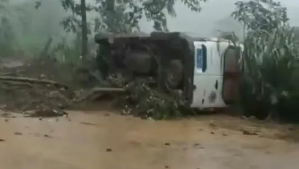 陸暴雨災情頻傳！河北山崩4死8失聯　雲南有轎車遭活埋5罹難