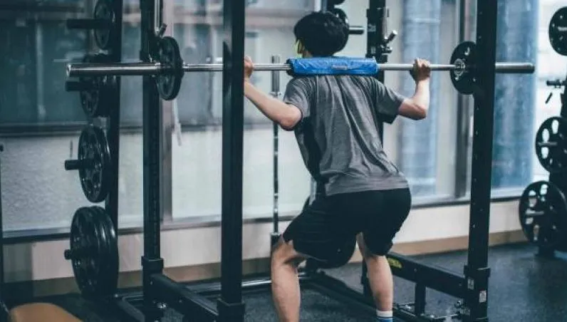 健身男吃半個月蛋白粉突全身無力　檢查竟是「肝衰竭」