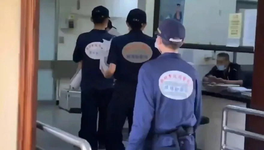 影/新莊「箱屍案」50歲男泡血水體液袋　檢警赴板殯相驗