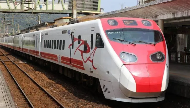 颱風重創交通！台鐵東部多線停駛　12條海運全面停航